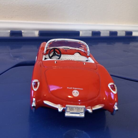 SunnySide 1957 Corvette Roadster Convertible 1:24 Die Cast model car - Picture 2 of 10
